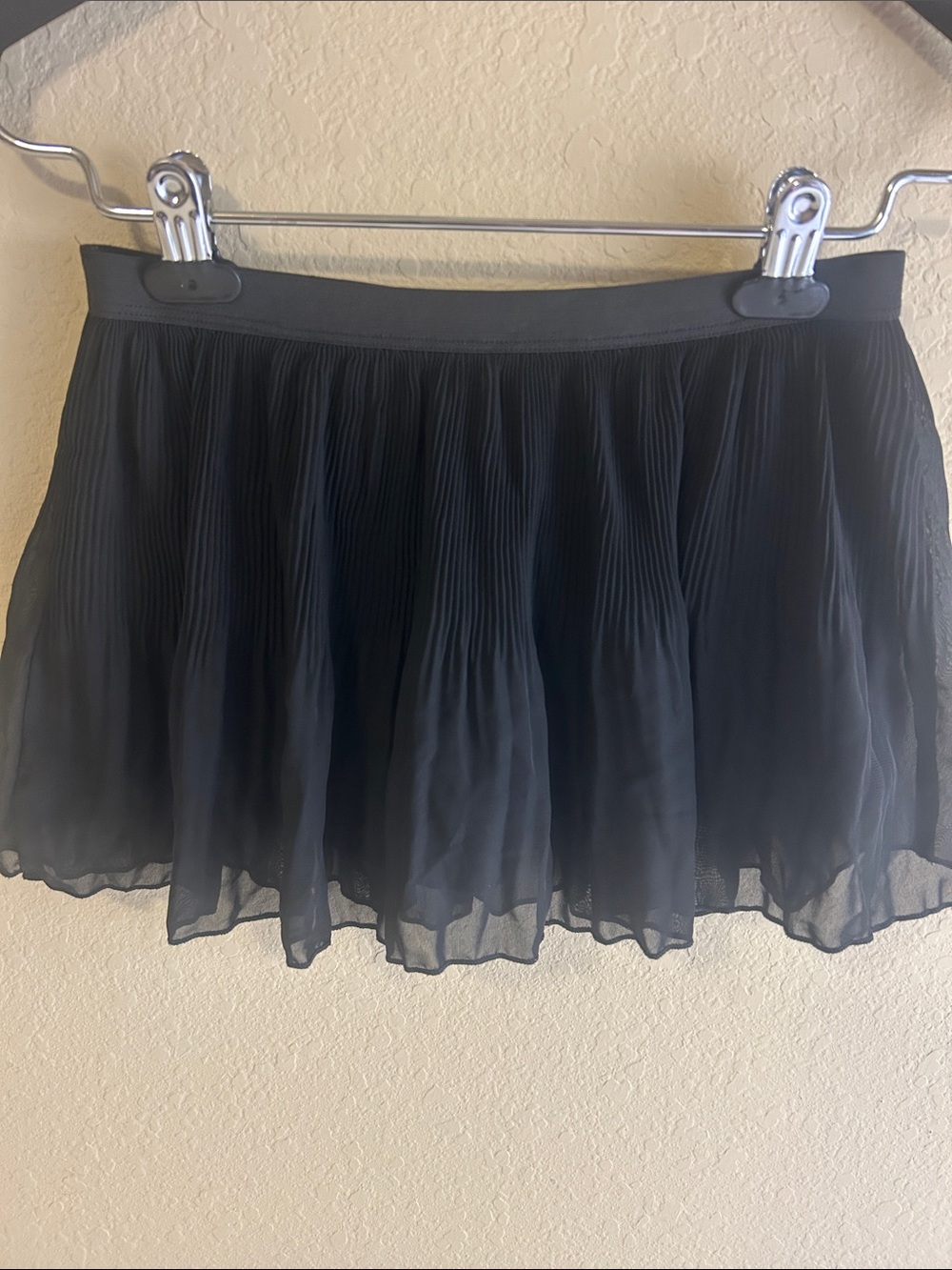 Black Pleated Chiffon Mini Skort
Size XS